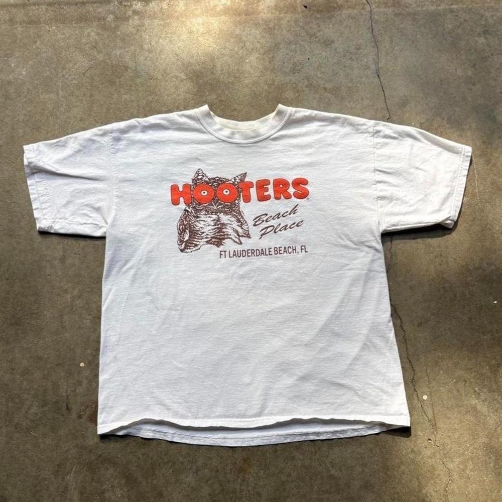 Vintage Hooters Florida white t-shirt  Mens Size XL